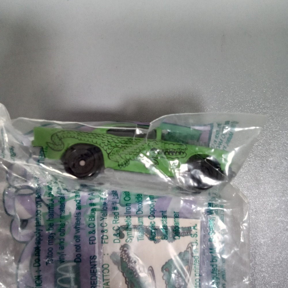 Vintage 1993 McDonalds Hot Wheels Tattoo Machines Green Alligator Happy Meal Toy